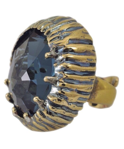 Anillo de plata bañado en oro vintage con un cristal Swarovski negro de talla irregular