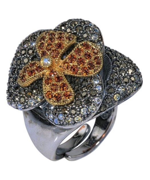 Anillo de plata con flor de loto formada por Swarovski Elements