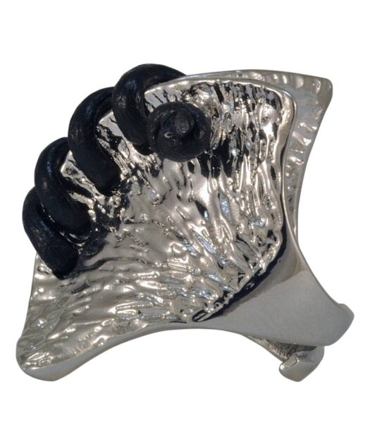 Anillo plata con cuero negro y un baño de rodio