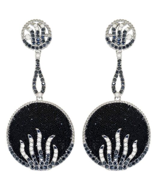 Pendientes largos pavé negro de plata rodinada con cierre omega