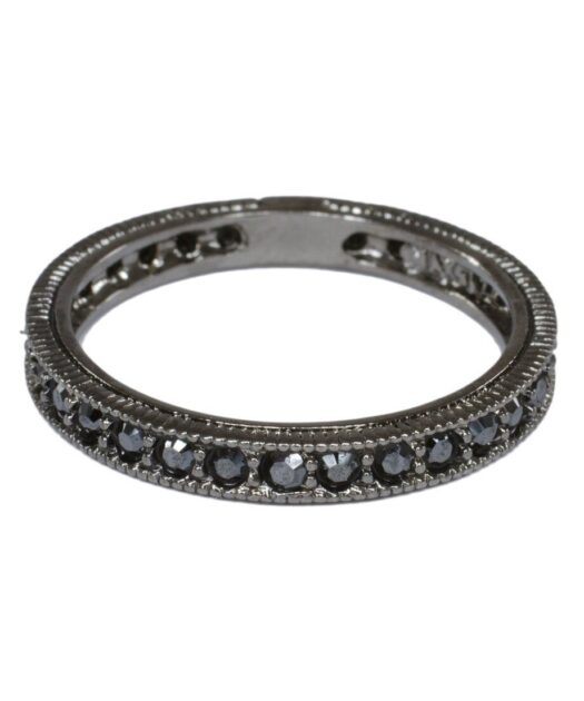 Anillo de color negro fabricado en plata con un baño de rutenio