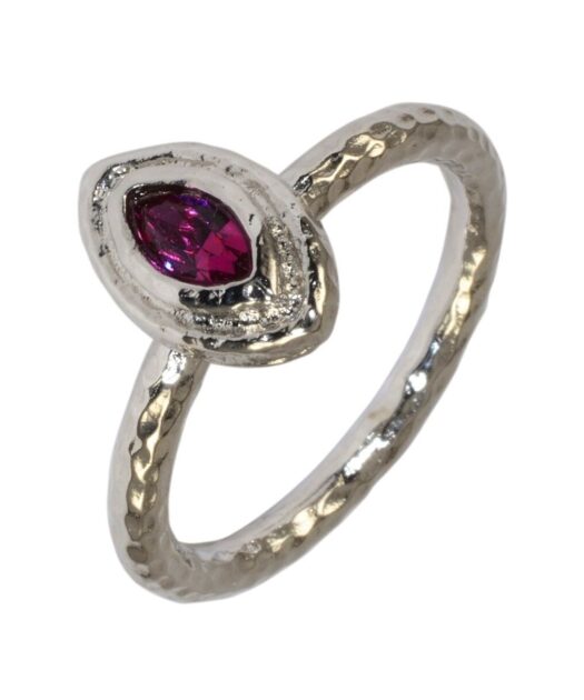 Anillo plata rodiada con un cristal de color morado