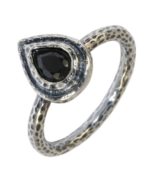 Anillo plata vieja con un cristal negro en talla lágrima