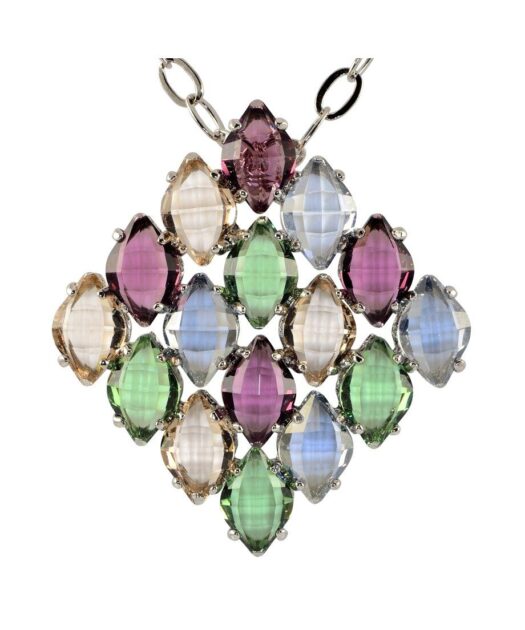Colgante en forma de rombo de plata rodinada con cristales Swarovski