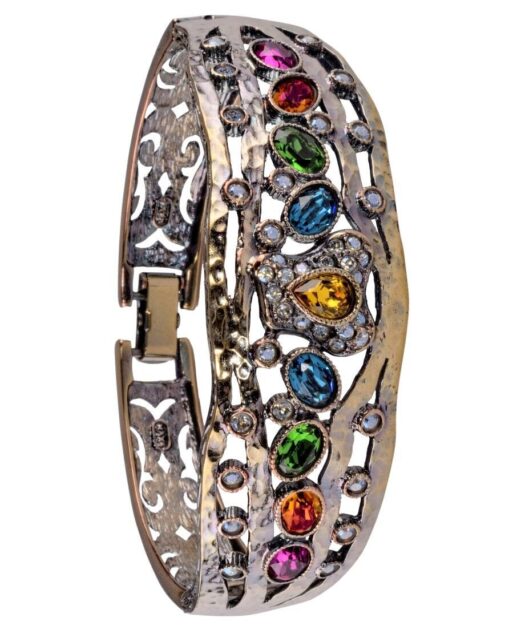 Brazalete étnico de plata con un baño de oro vintage y cristales de colores