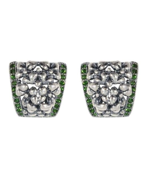 Pendientes cortos con flores de plata rodinada con cristales verdes