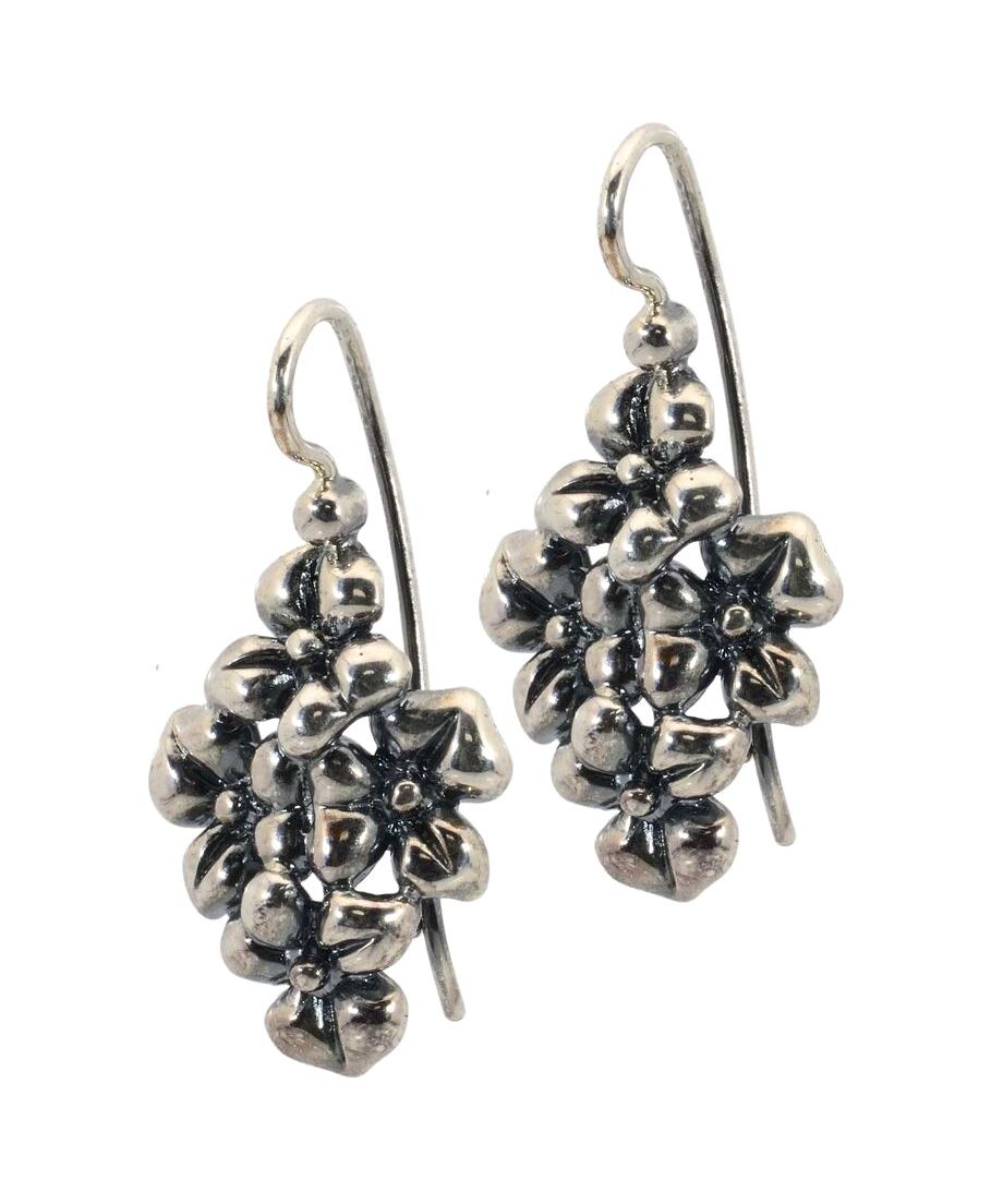 Pendientes flores de gancho en plata de ley con baño de rodio