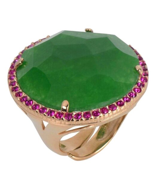Anillo con cristales Swarovski y una piedra verde fabricado en plata con un baño de oro rosa
