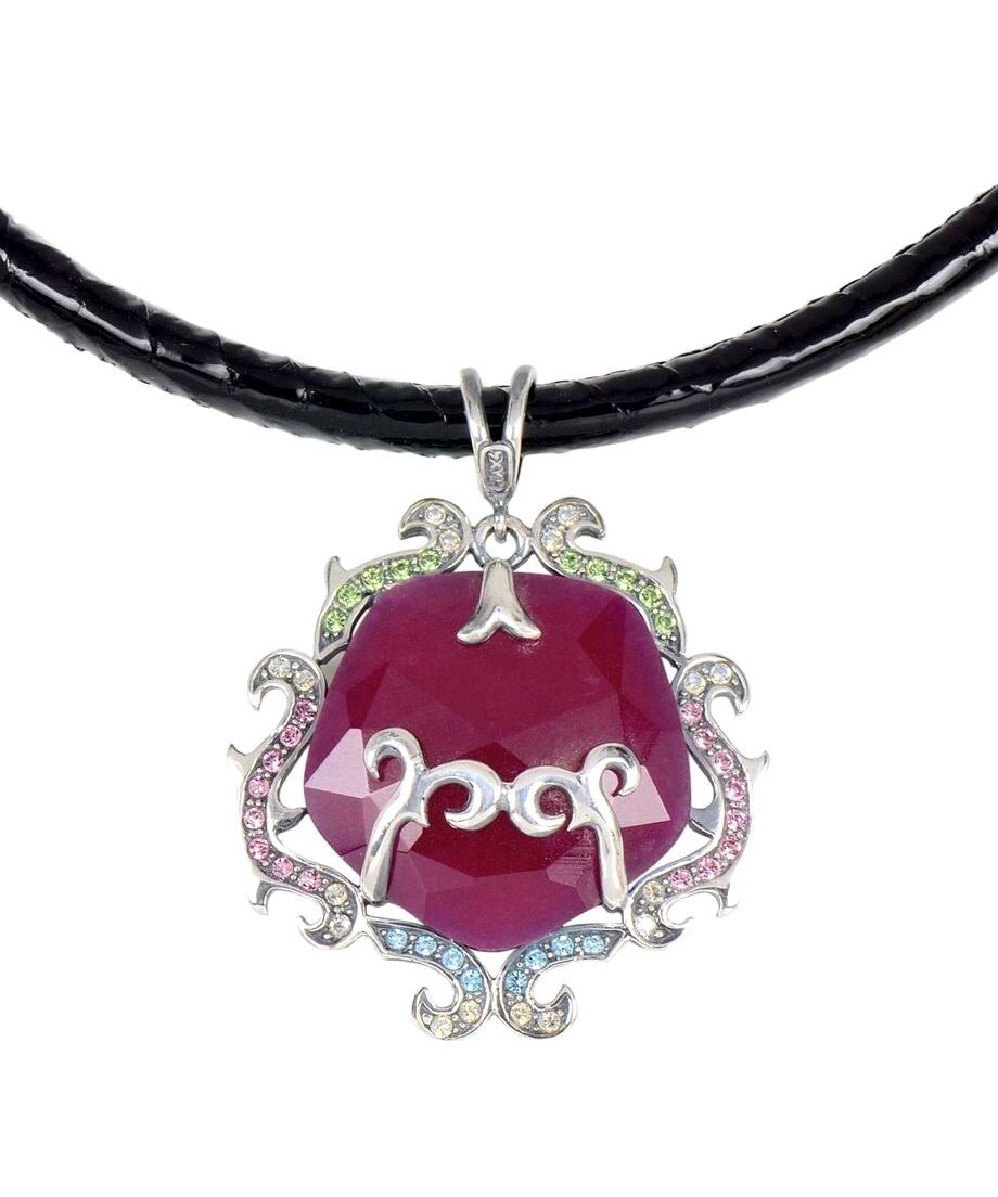 Colgante morado con cuero negro de plata de ley