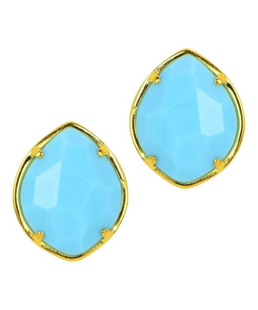 Pendientes pegados a la oreja con una turquesa facetada de plata bañada en oro amarillo