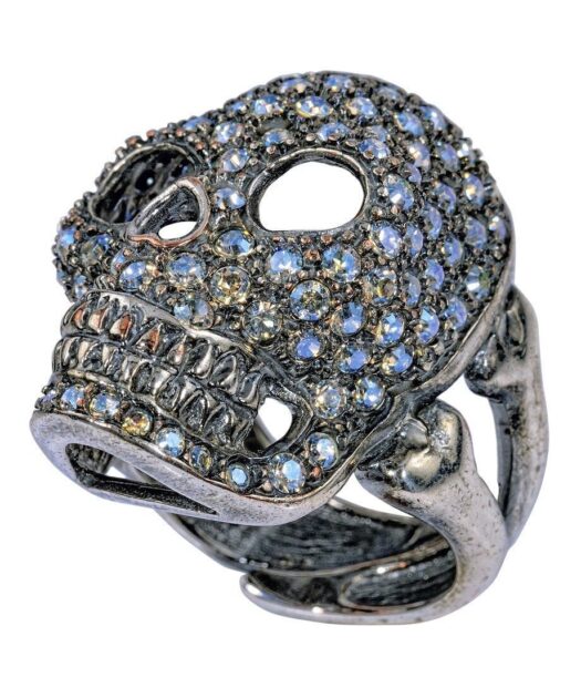 Anillo calavera con tibias fabricado en plata de primera ley