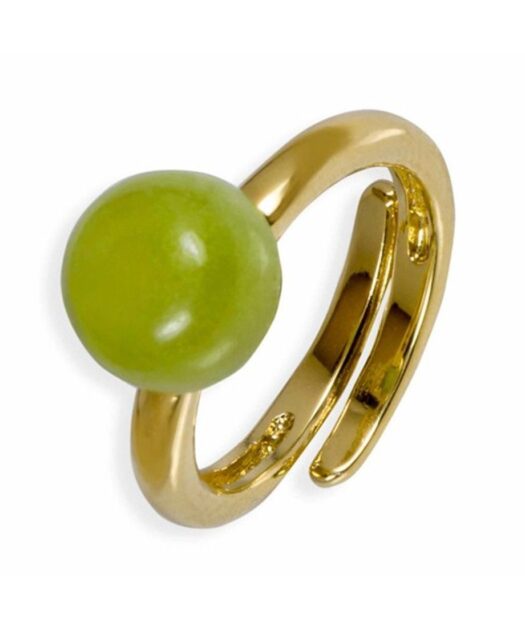 Anillo bola verde de jade fabricado en plata con un baño de oro amarillo