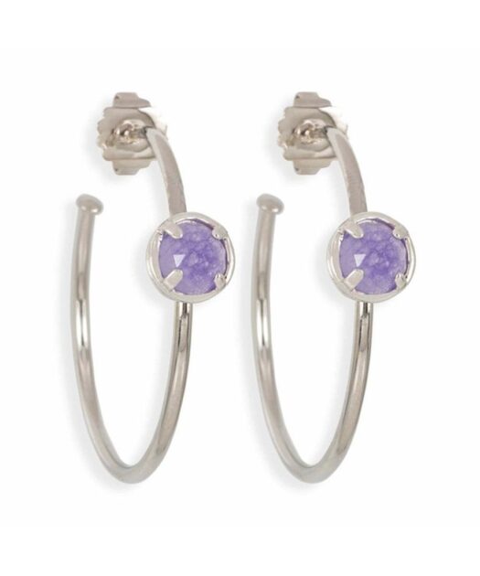 Pendiente de aro de jade morado fabricados en plata rodinada