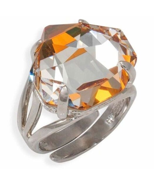 Anillo ciclón con un cristal Swarovski fumé de plata de ley rodinada.