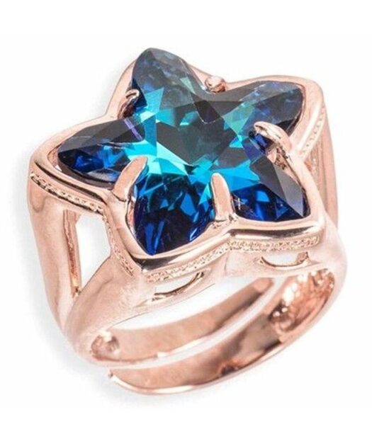 Anillo oro rosa con una estrella azul fabricado en plata de primera ley.