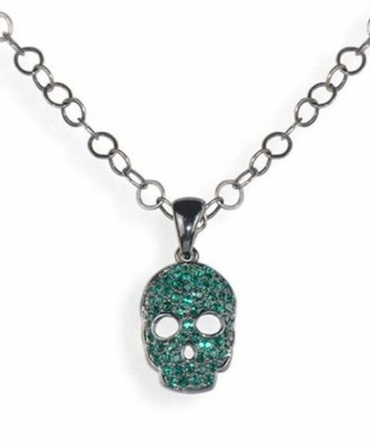 Colgante calavera de plata con cristales Swarovski verdes y baño de rodio