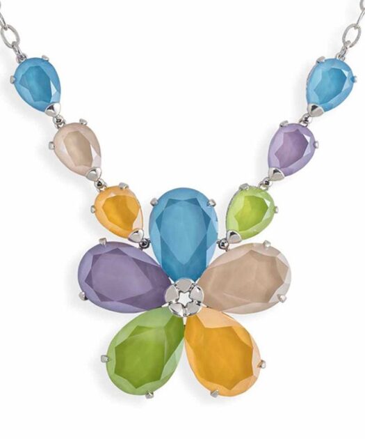 Collar con cristales Swarovski de cinco colores fabricado en plata de ley con un baño de rodio