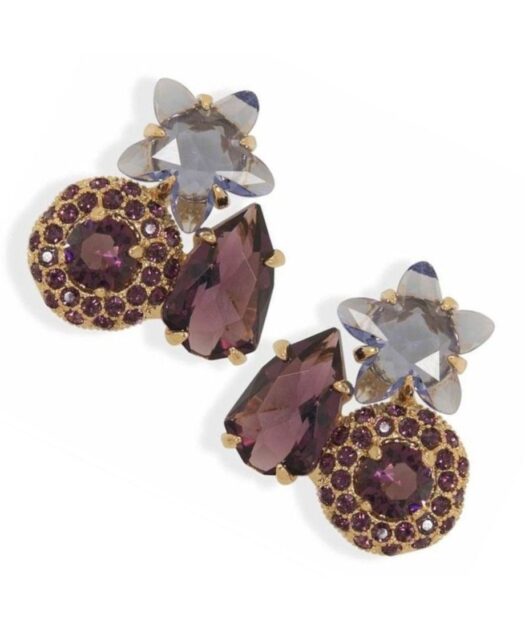 Pendientes cortos morados y violetas con una estrella de plata bañada en oro