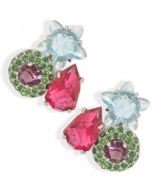 Pendientes cortos fucsias, verdes, morados y azules con una estrella de plata rodinada.