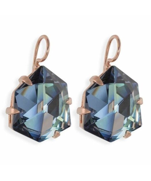 Pendientes de gancho ciclón con cristales Swarovski azules de plata de ley bañada en oro rosa.