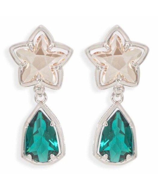 Pendientes verdes y fumé con una estrella