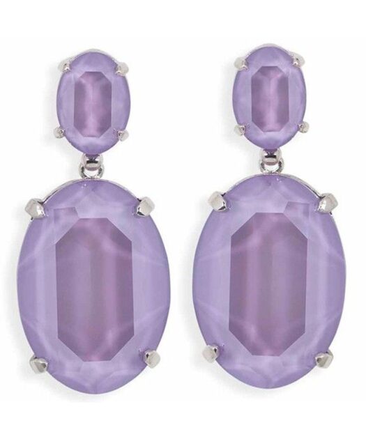 Pendientes grandes con dos cristales lilas de plata de primera ley con un baño de rodio y cierres omega.