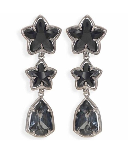 Pendientes largos con estrellas negras de plata de primera ley rodinada.