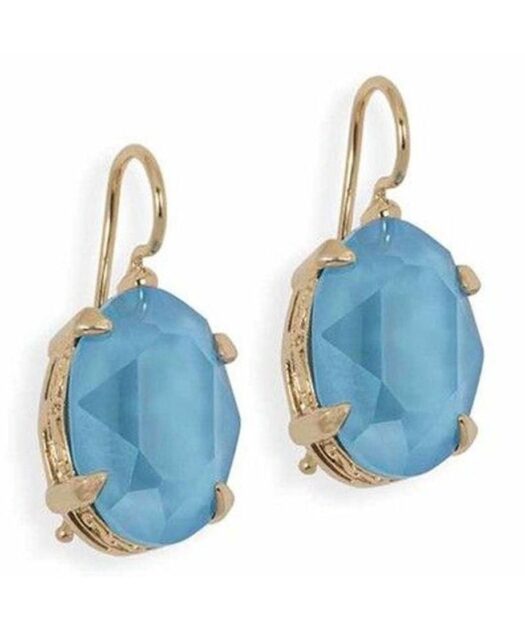 Pendientes cortos color azul claro de plata bañada en oro rosa.